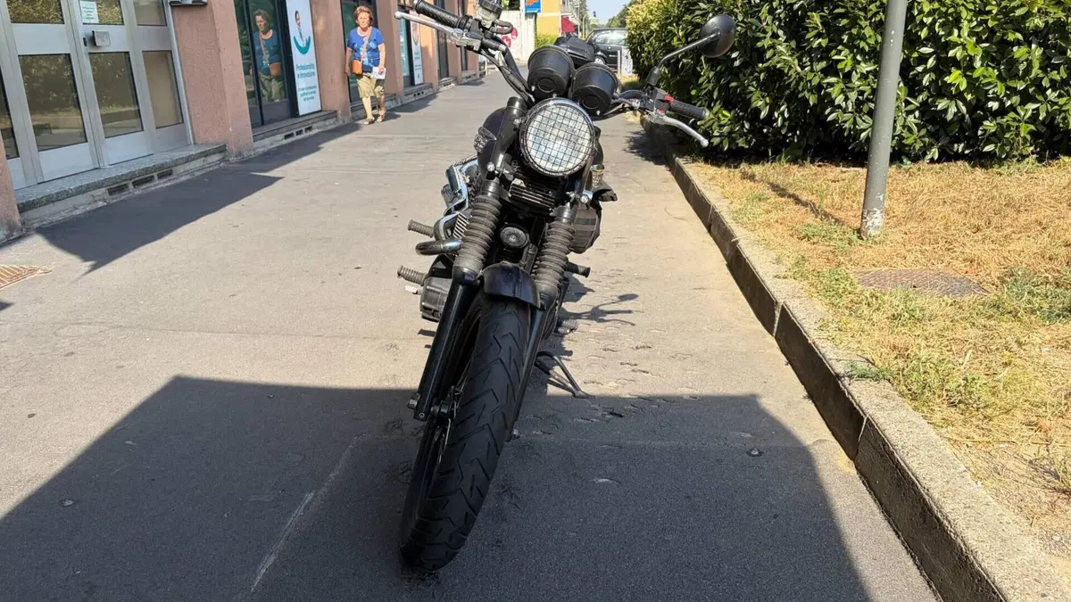 Triumph Scrambler (2006 - 17)  (2)