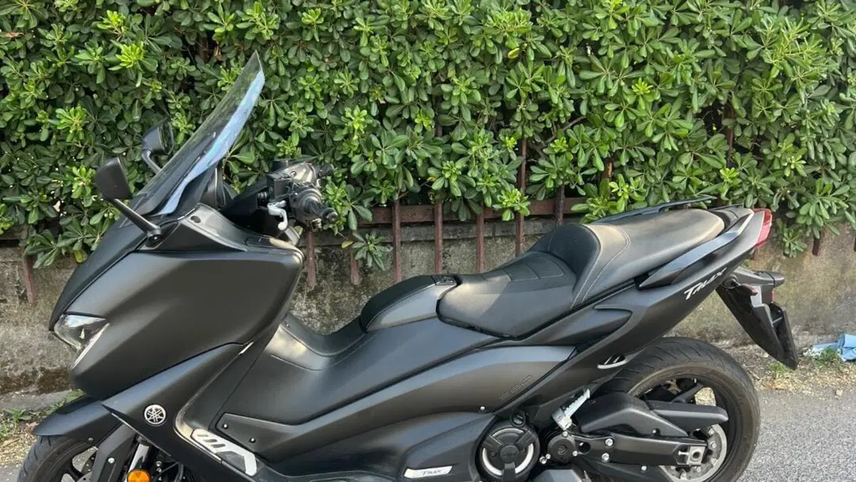 Yamaha T-Max 560 20° anniversario (2021)  (2)