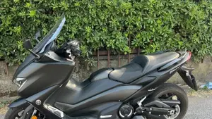 Yamaha T-Max 560 20° anniversario (2021)  (2)