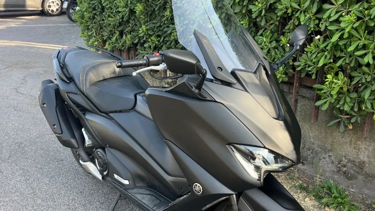 Yamaha T-Max 560 20° anniversario (2021)  (4)