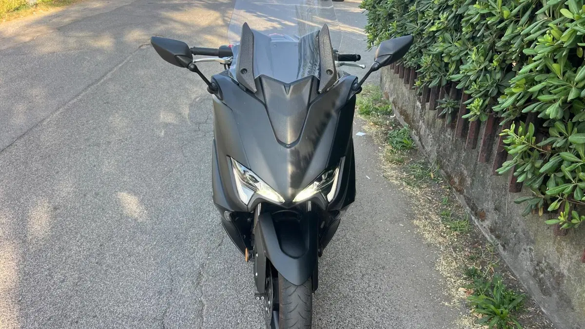 Yamaha T-Max 560 20° anniversario (2021)  (5)