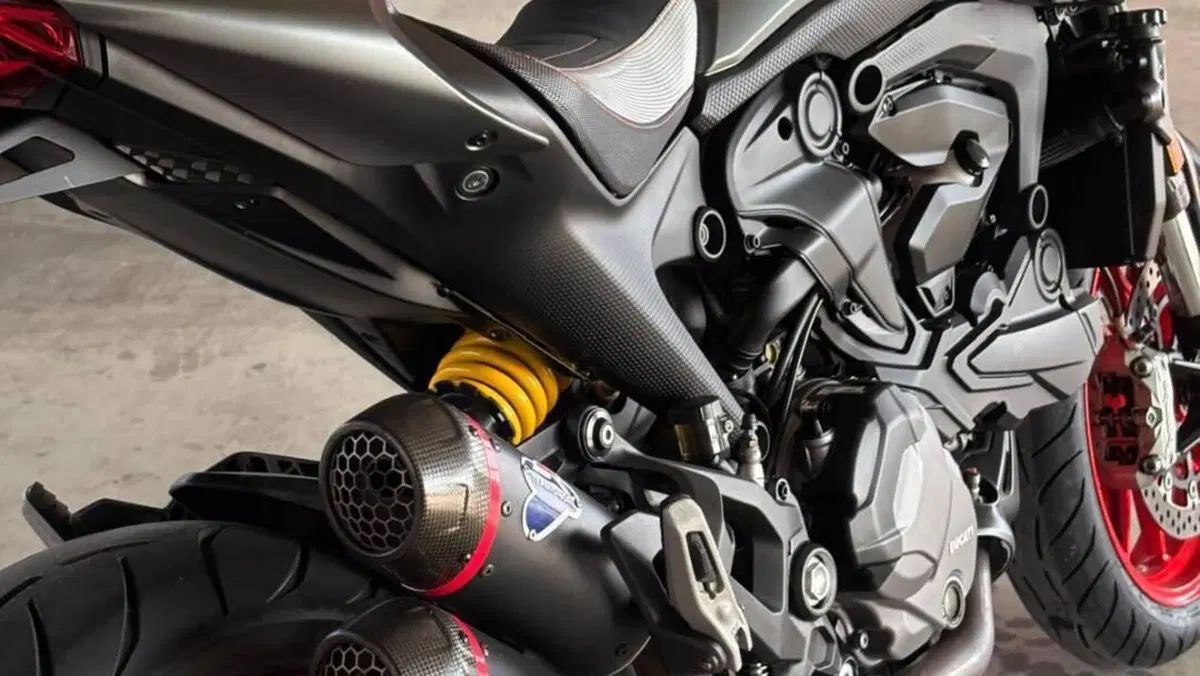 Ducati Monster 937 + (2021 - 25)  (2)