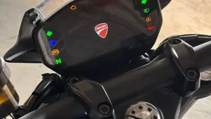 Ducati Monster 937 + (2021 - 25)  (4)