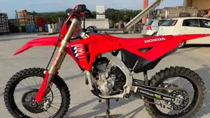 Honda CRF 250R (2025)  (2)