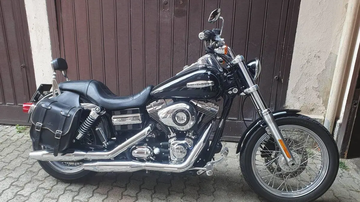 Harley-Davidson 1584 Super Glide Custom (2008 - 13) - FXDC 