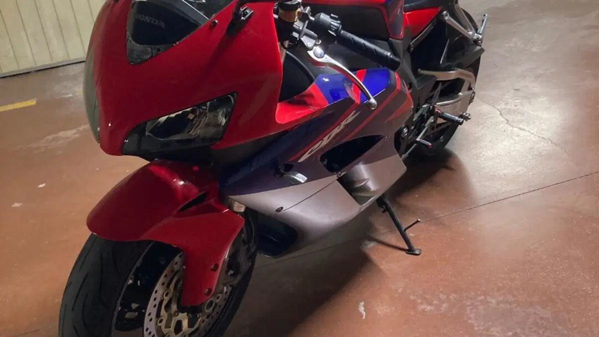 Honda CBR 1000 RR Fireblade (2004 - 05)  (2)