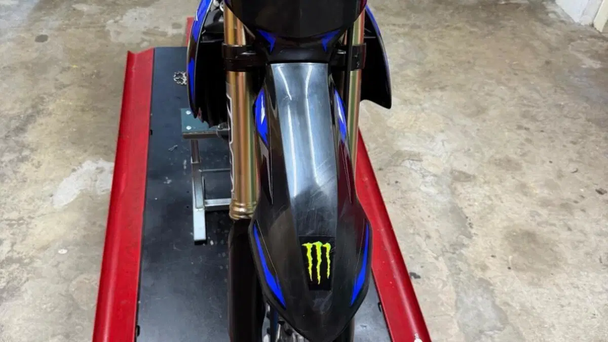 Yamaha YZ 450 F Monster Energy Yamaha Racing Edition (2025)  (4)