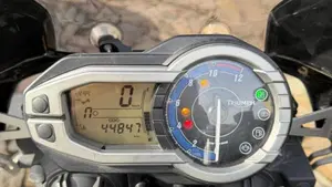 Triumph Tiger 800 XC (2011 - 12)  (10)