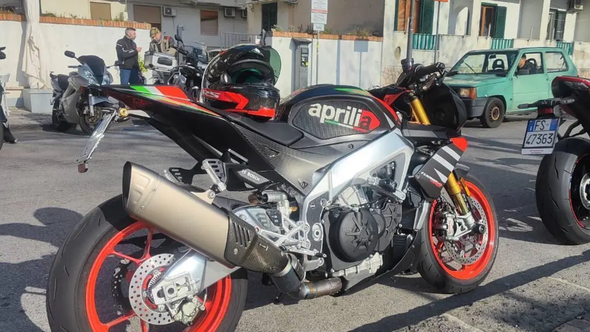 Aprilia Tuono V4 Factory (2019 - 20)  (8)