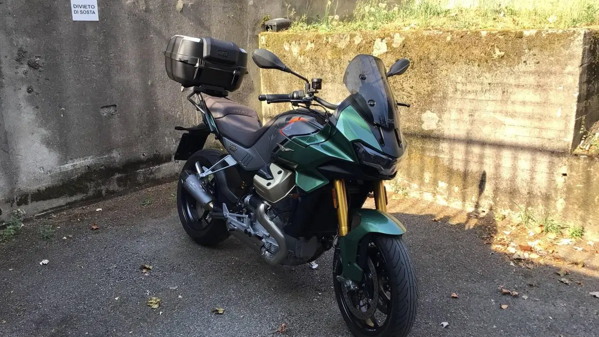 Moto Guzzi V100 Mandello S (2022 - 24)  (2)