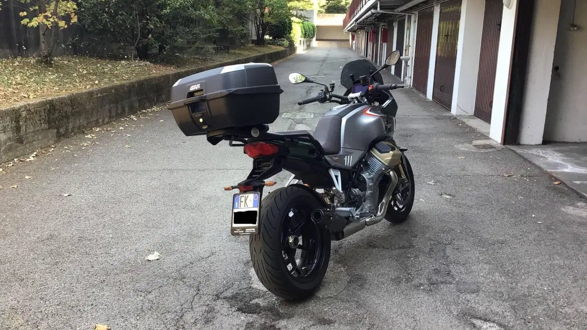 Moto Guzzi V100 Mandello S (2022 - 24)  (4)
