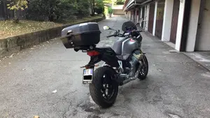 Moto Guzzi V100 Mandello S (2022 - 24)  (4)