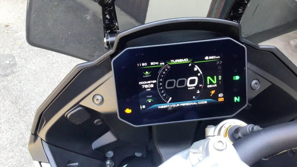 Moto Guzzi V100 Mandello S (2022 - 24)  (6)