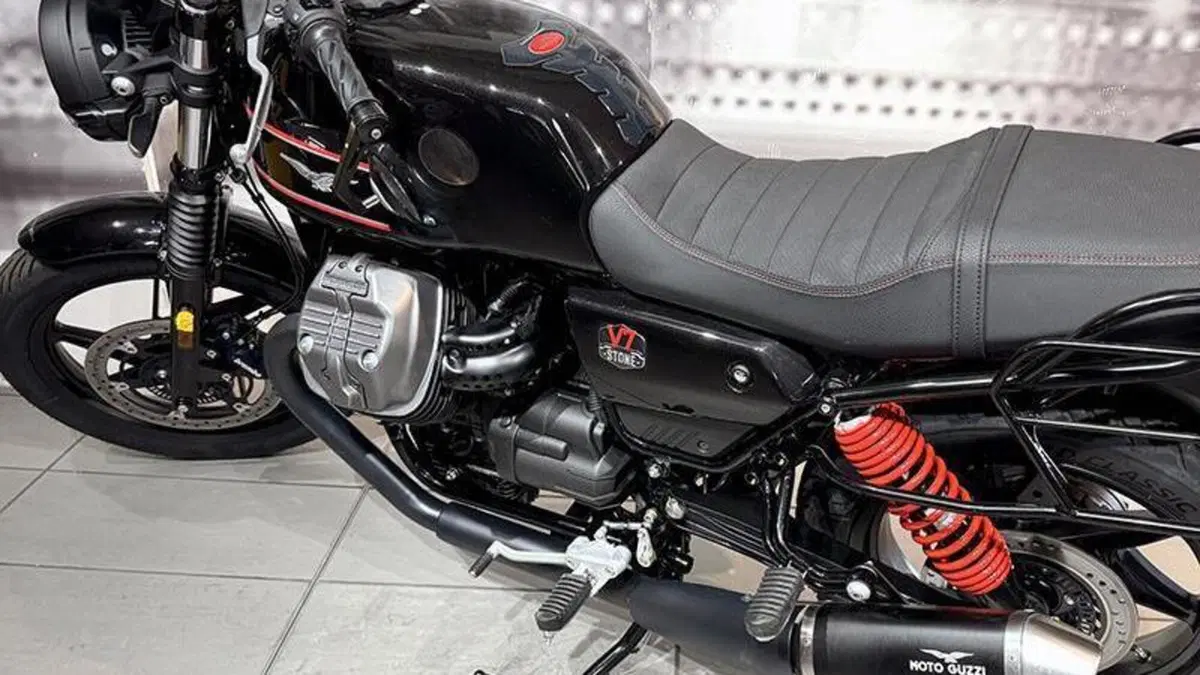 Moto Guzzi V7 Special (2021 - 24)  (4)