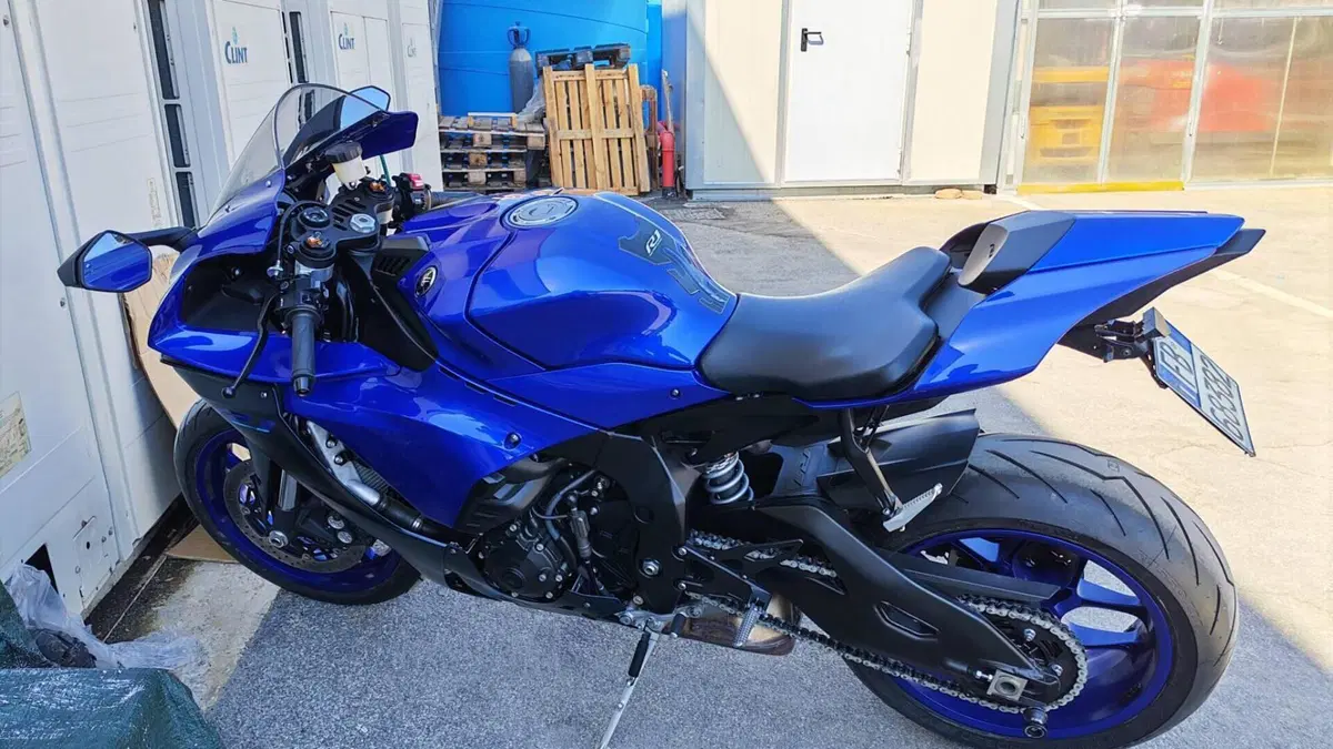Yamaha YZF R1 (2020 - 25)  (2)