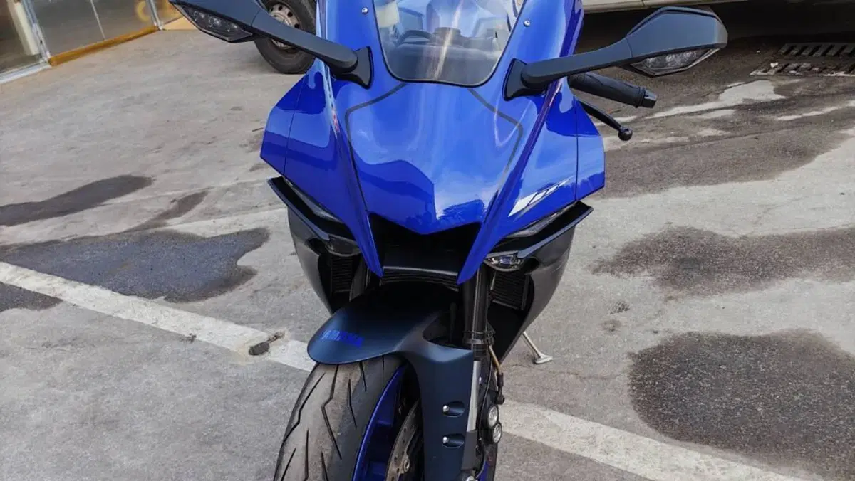 Yamaha YZF R1 (2020 - 25)  (3)
