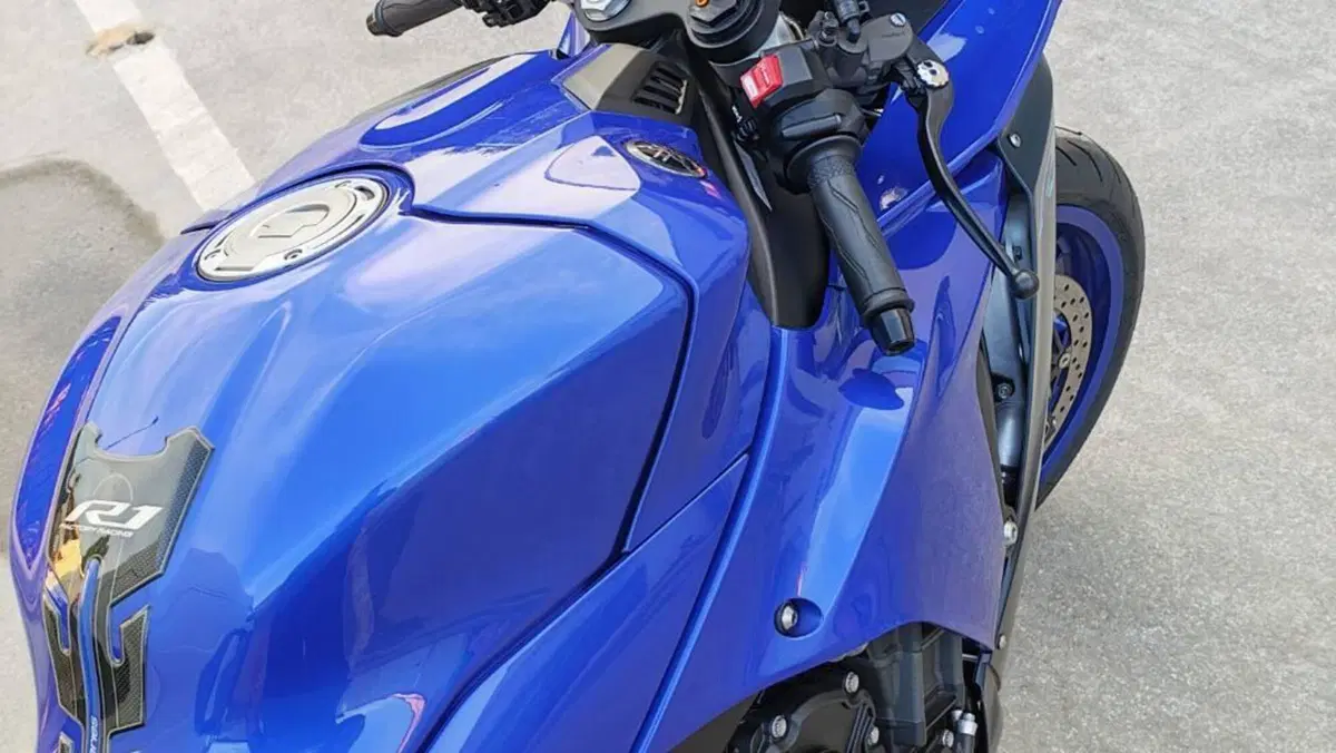Yamaha YZF R1 (2020 - 25)  (7)