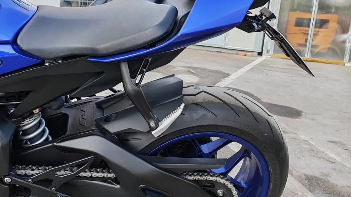 Yamaha YZF R1 (2020 - 25)  (10)