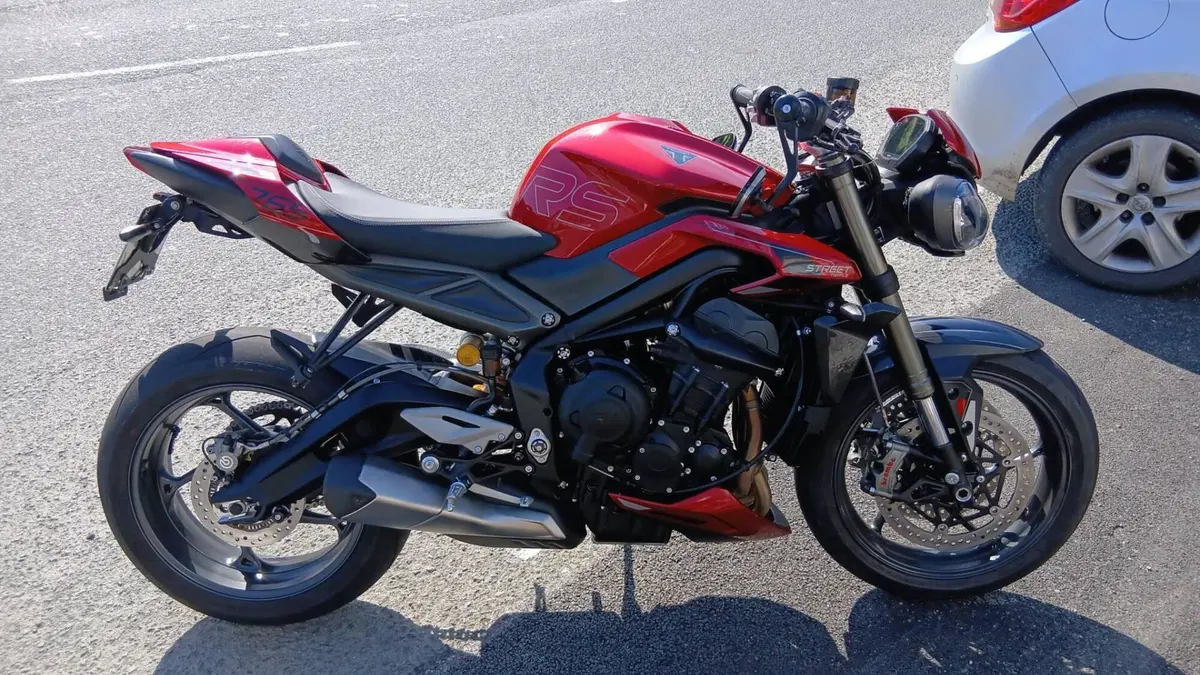 Triumph Street Triple 765 RS (2023 - 26)  (2)