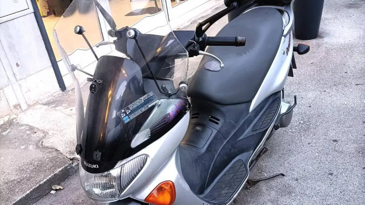 Suzuki UE 150 
