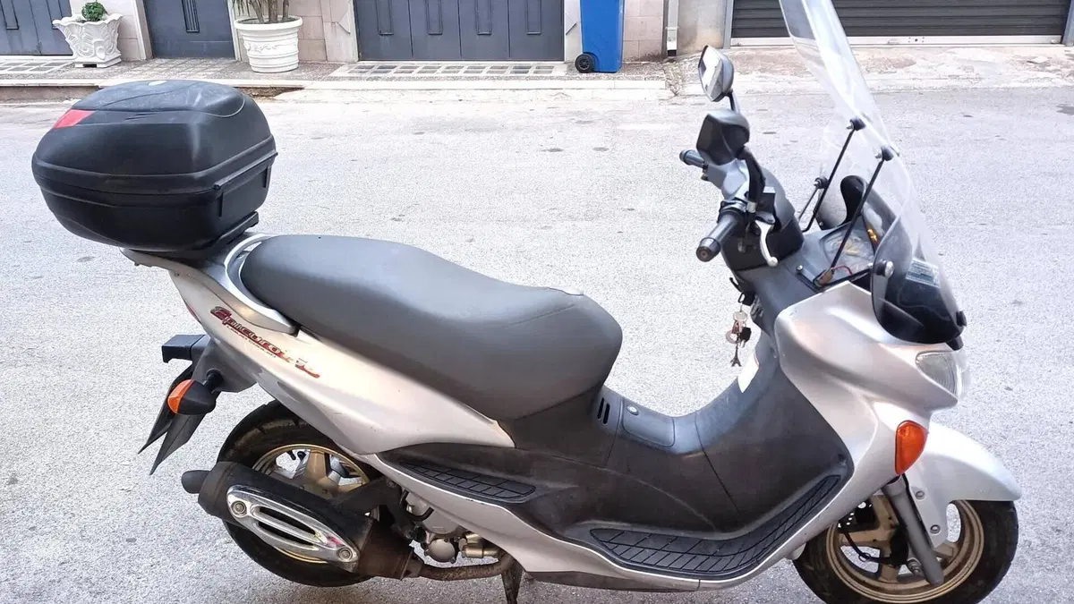 Suzuki UE 150  (2)