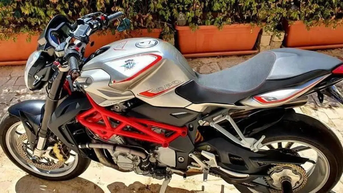 MV Agusta Brutale 1090 R (2012 - 15)  (3)