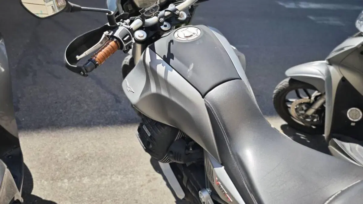 Moto Guzzi V85 TT (2019 - 20)  (5)