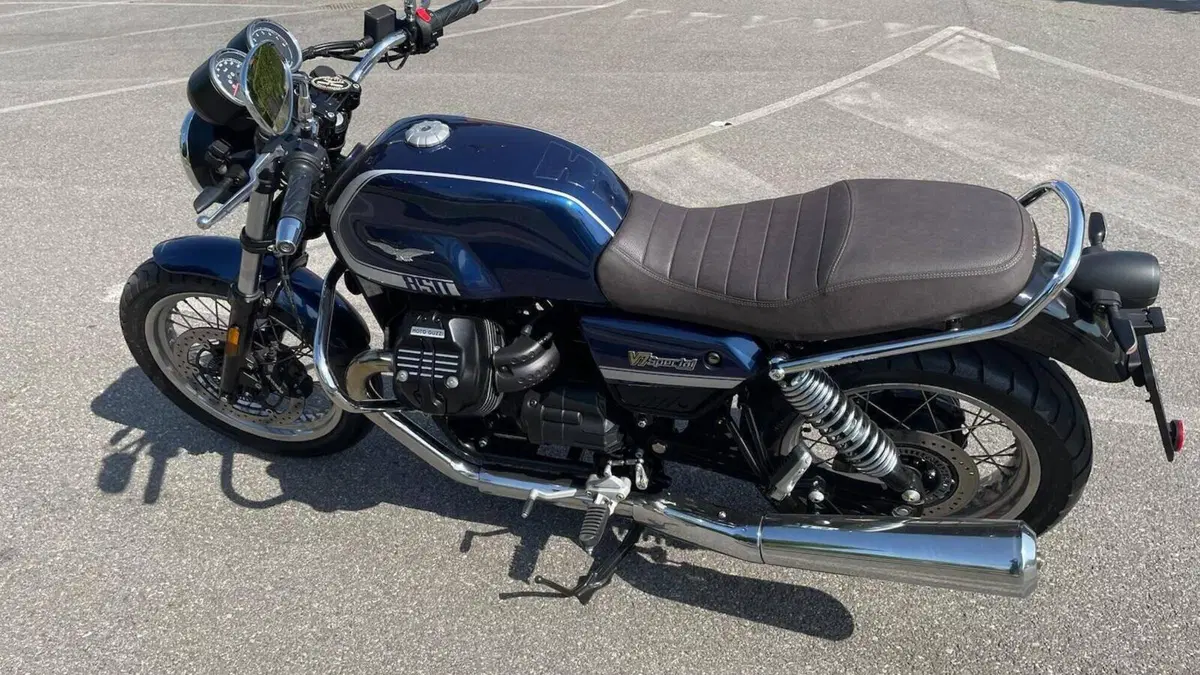 Moto Guzzi V7 Special (2021 - 24)  (6)