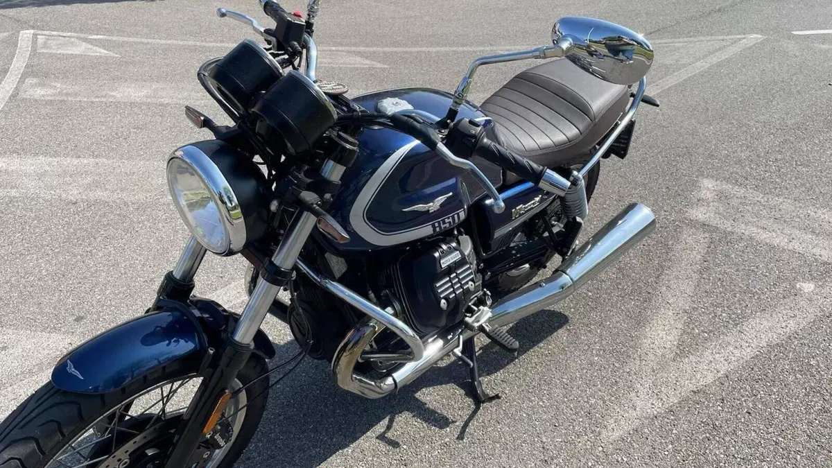 Moto Guzzi V7 Special (2021 - 24)  (7)