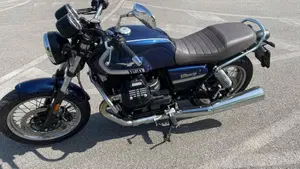 Moto Guzzi V7 Special (2021 - 24)  (8)