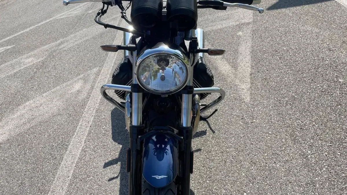 Moto Guzzi V7 Special (2021 - 24)  (3)
