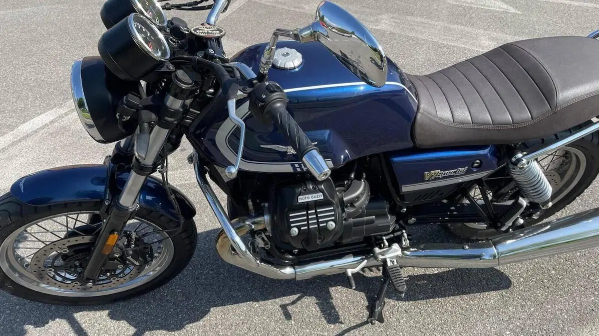 Moto Guzzi V7 Special (2021 - 24)  (9)