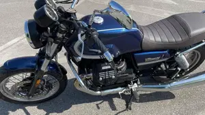 Moto Guzzi V7 Special (2021 - 24)  (9)