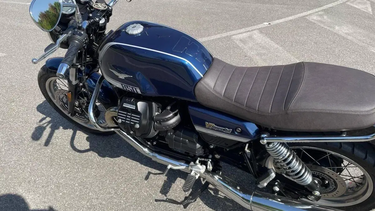 Moto Guzzi V7 Special (2021 - 24)  (10)