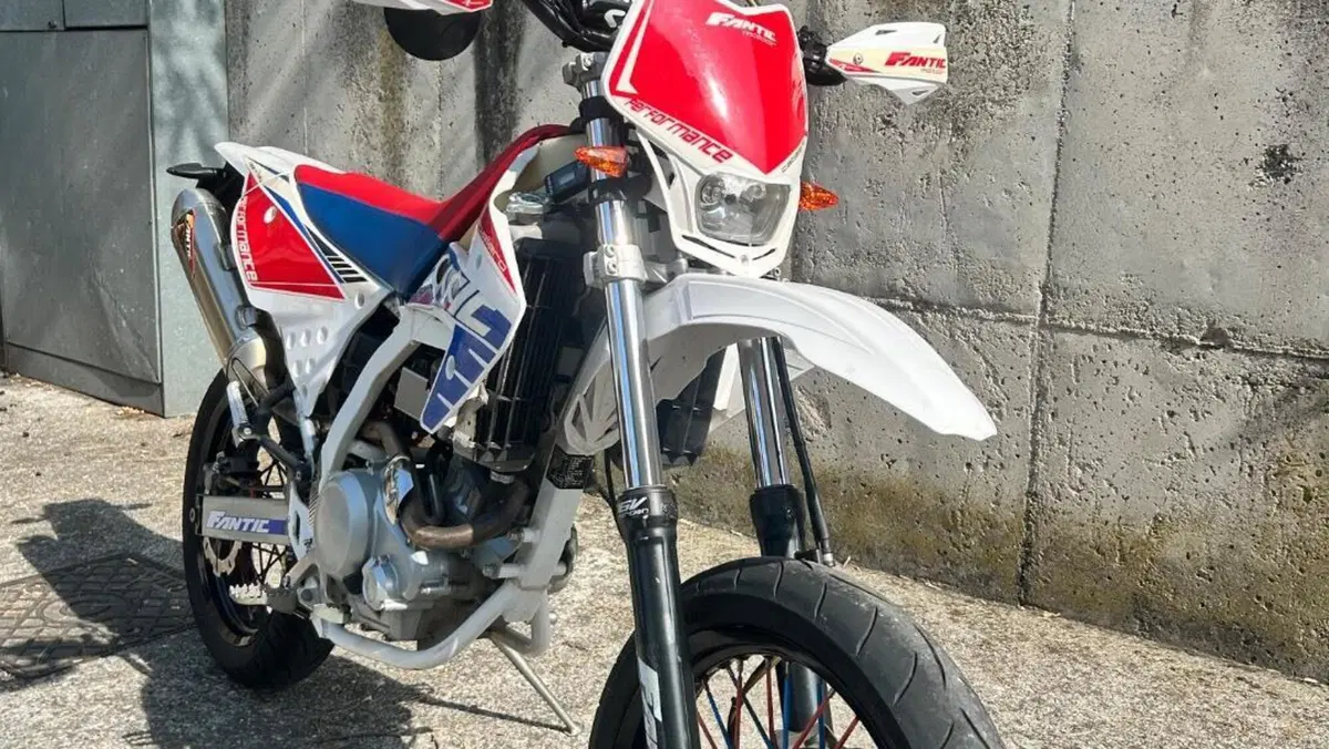 Fantic Motor Motard 125 M Performance 4t (2017)  (2)