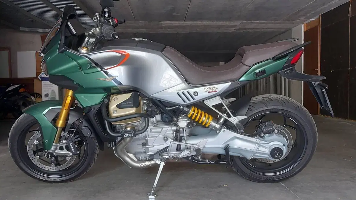 Moto Guzzi V100 Mandello S (2022 - 24) 