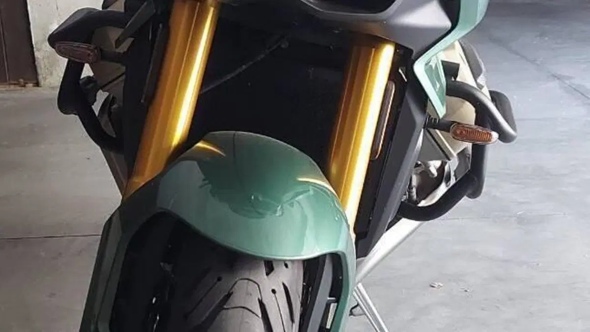 Moto Guzzi V100 Mandello S (2022 - 24)  (3)