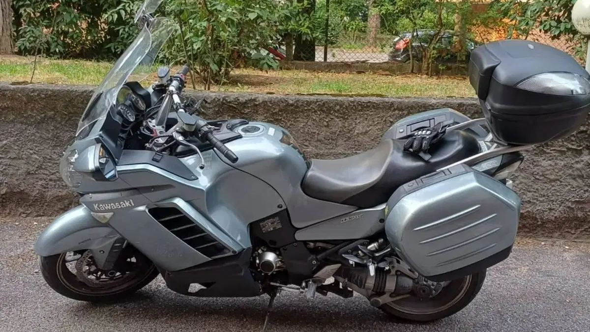 Kawasaki GTR 1400 (2007 - 09)  (2)