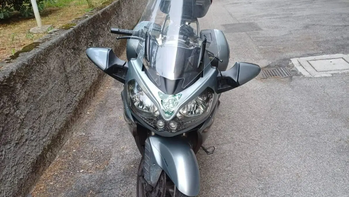 Kawasaki GTR 1400 (2007 - 09)  (6)