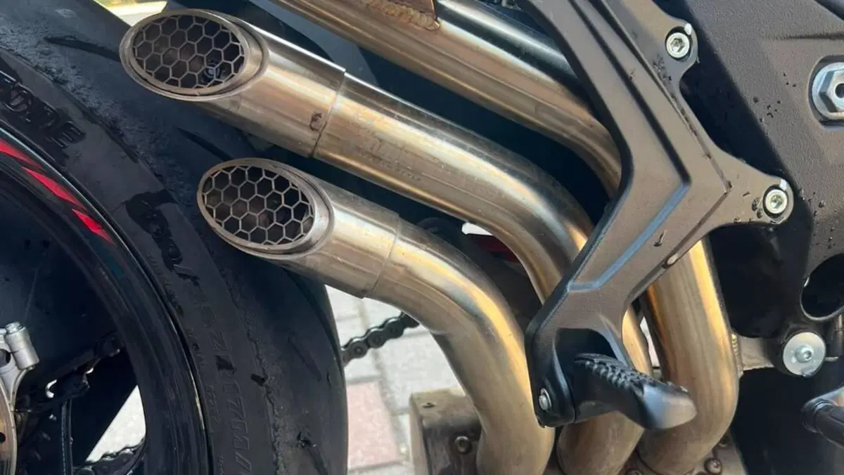 MV Agusta Brutale 800 R (2023 - 25)  (2)