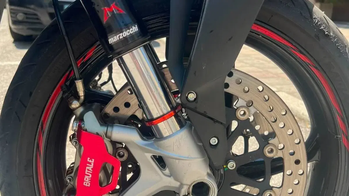MV Agusta Brutale 800 R (2023 - 25)  (5)