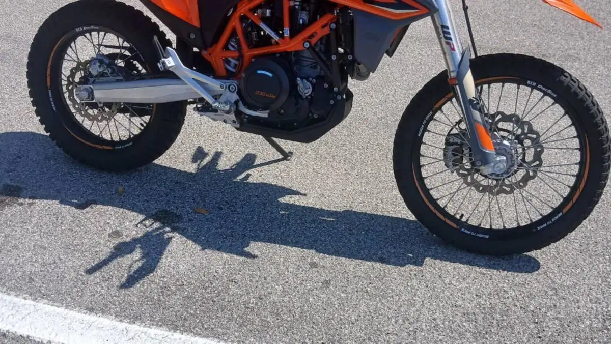 KTM 690 Enduro R (2022 - 25)  (2)