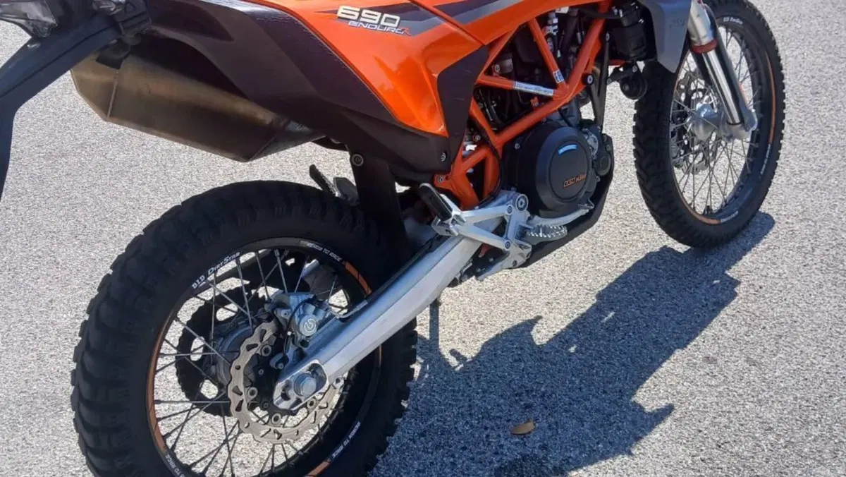 KTM 690 Enduro R (2022 - 25)  (3)