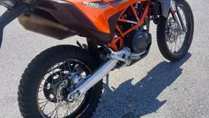 KTM 690 Enduro R (2022 - 25)  (3)