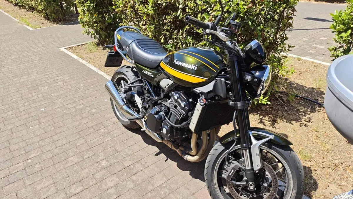 Kawasaki Z 900 RS (2021)  (2)