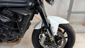 Triumph Speed Triple 1050 SE 15th Anniversary (2009 -10)  (5)