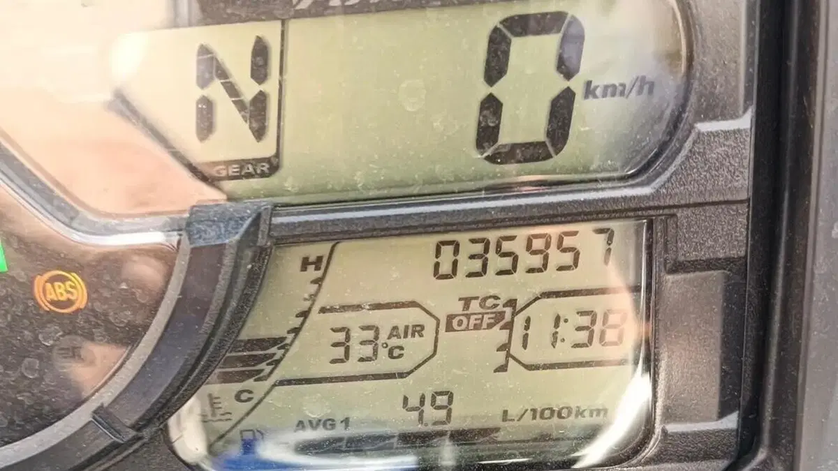 Suzuki V-Strom 650 (2021 - 25)  (3)