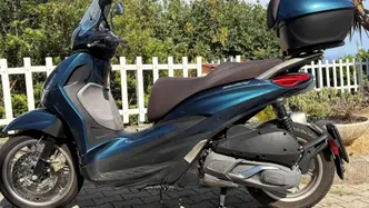Piaggio Beverly 300 Hpe (2021) usata