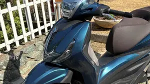 Piaggio Beverly 300 Hpe (2021)  (2)
