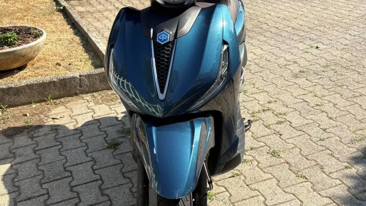 Piaggio Beverly 300 Hpe (2021)  (4)